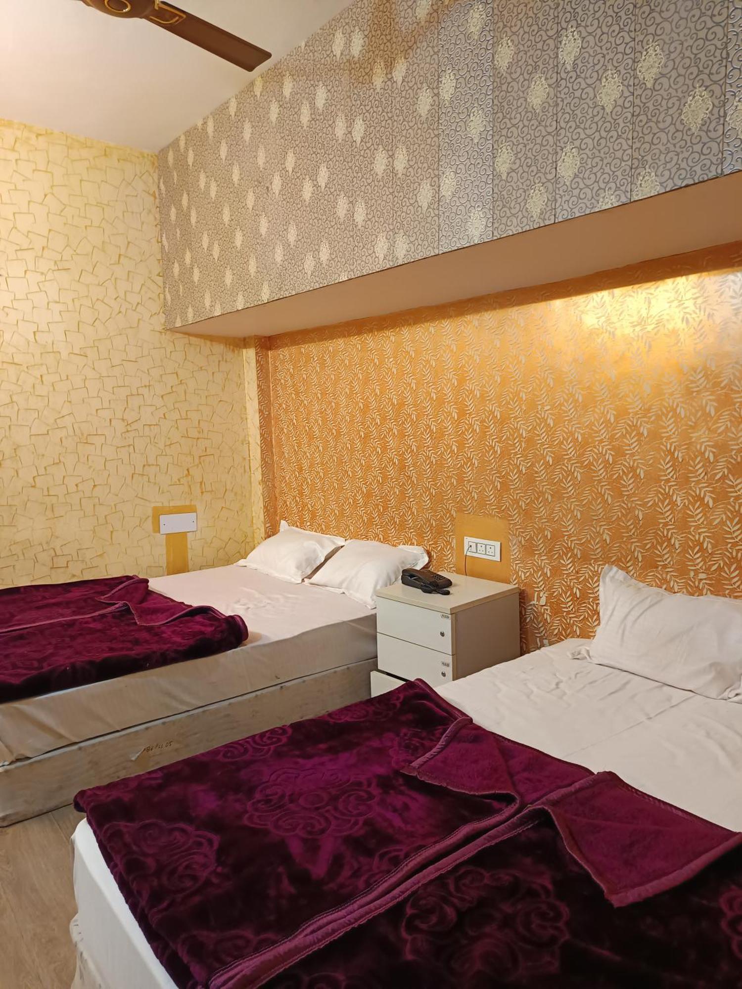 Haveli Heritage --1 Min Walk In Nizamuddin Railway Station Hotel 2*