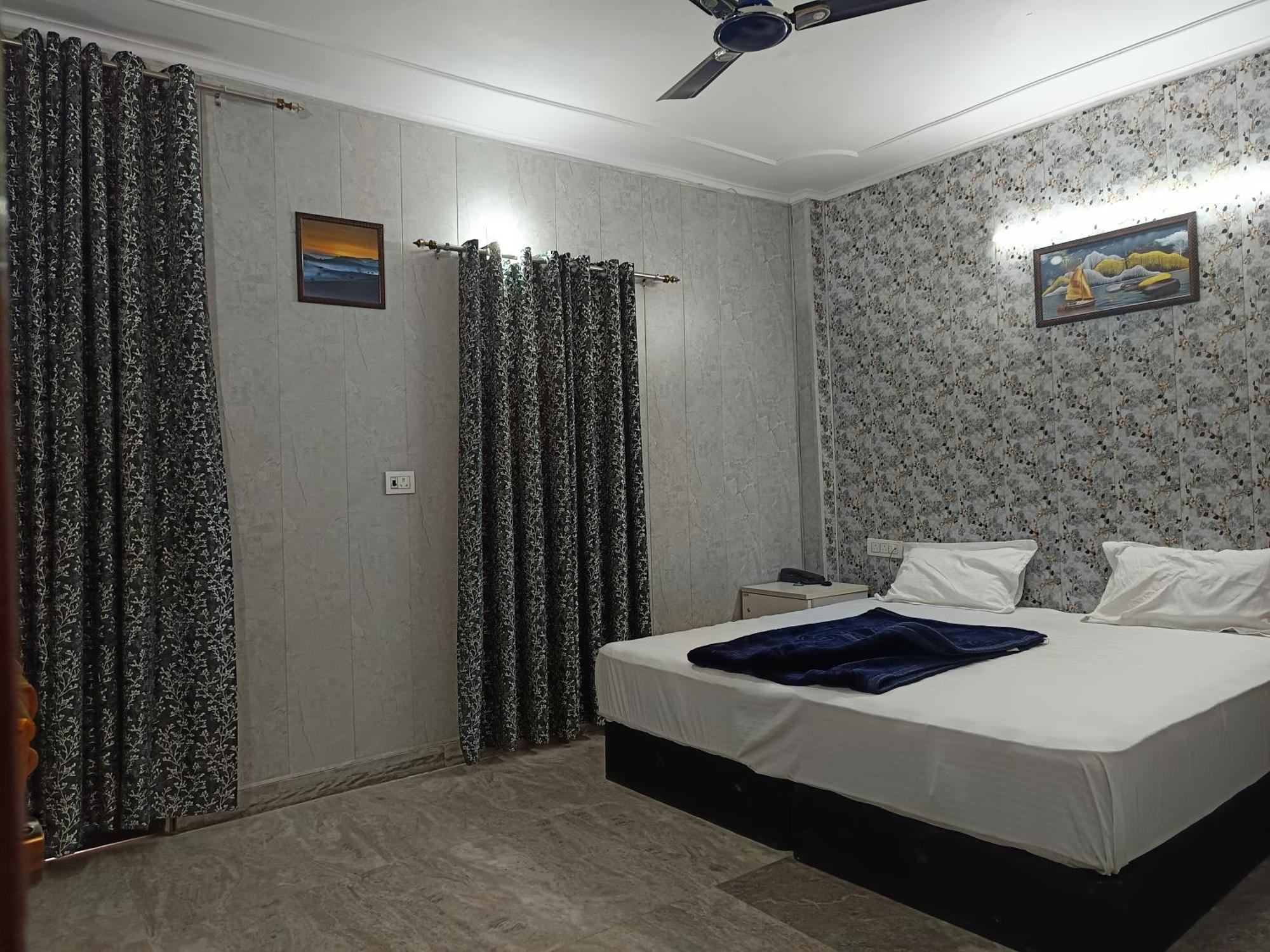 Hotel Haveli Heritage --1 Min Walk In Nizamuddin Railway Station 2*