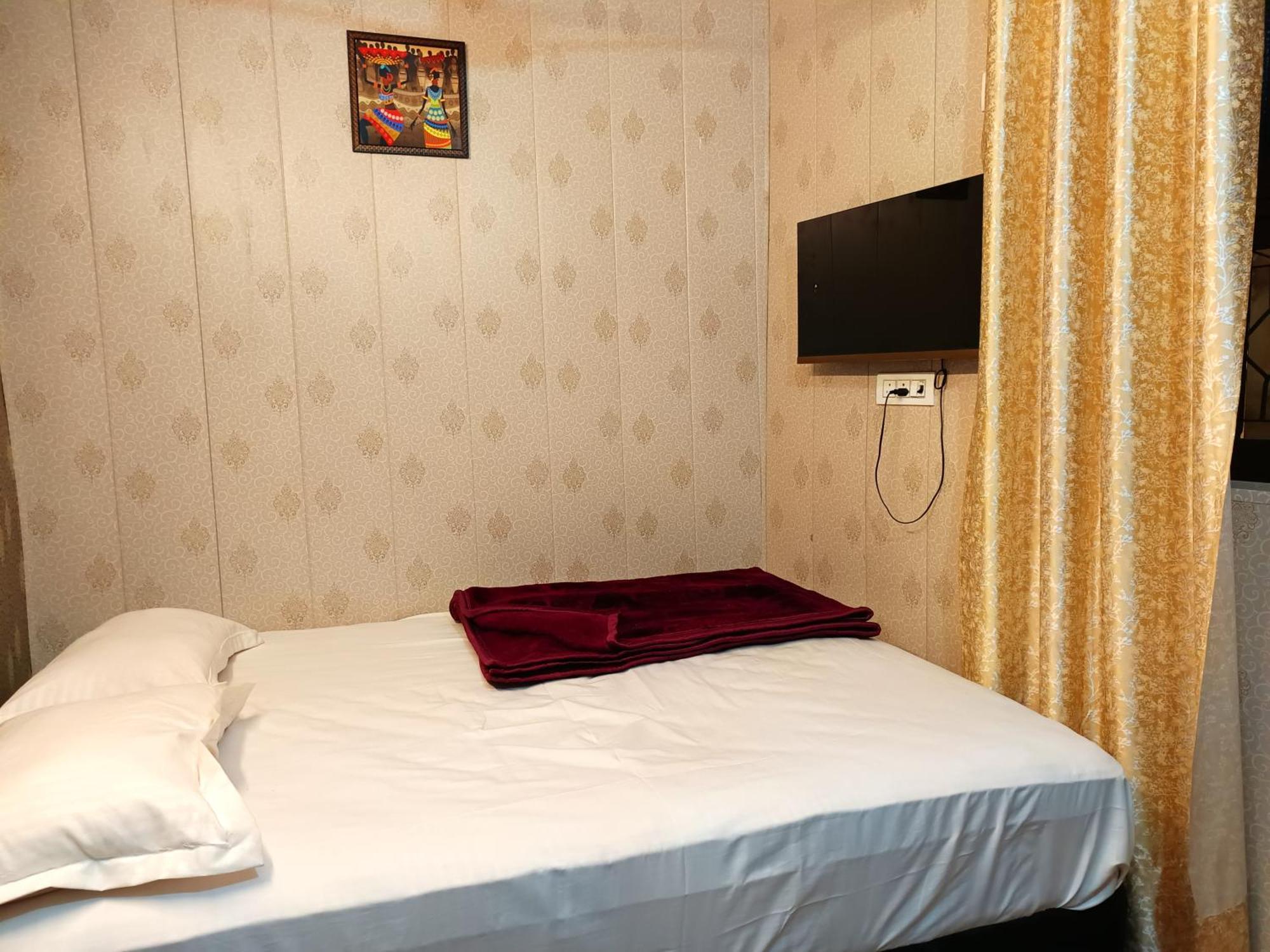 Hotel Haveli Heritage --1 Min Walk In Nizamuddin Railway Station