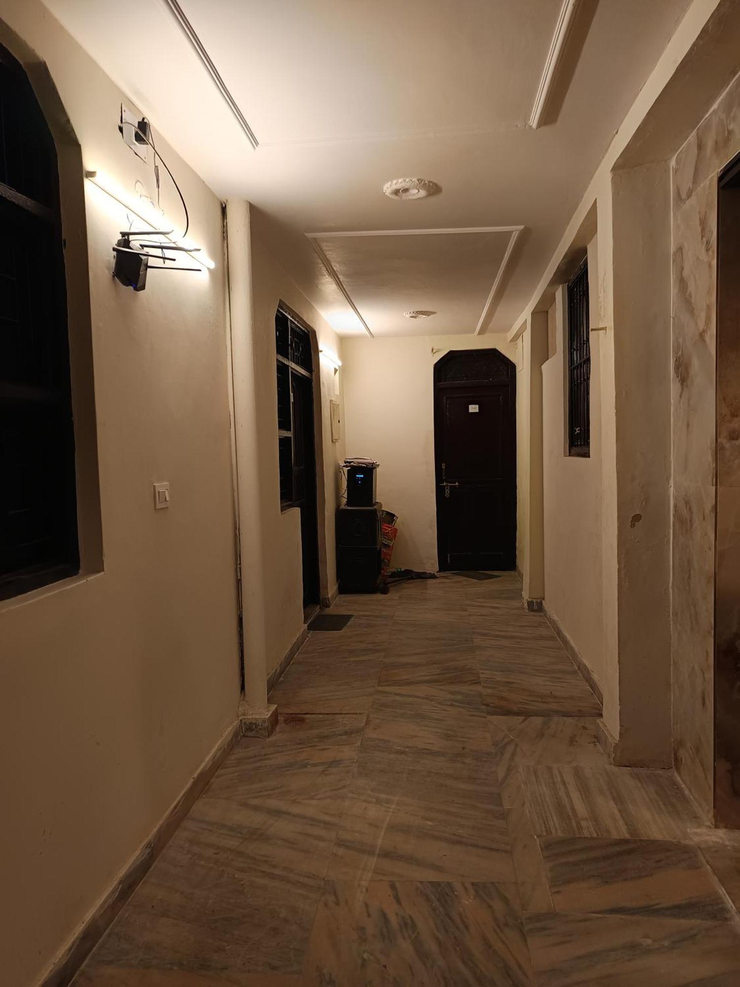 Haveli Heritage --1 Min Walk In Nizamuddin Railway Station