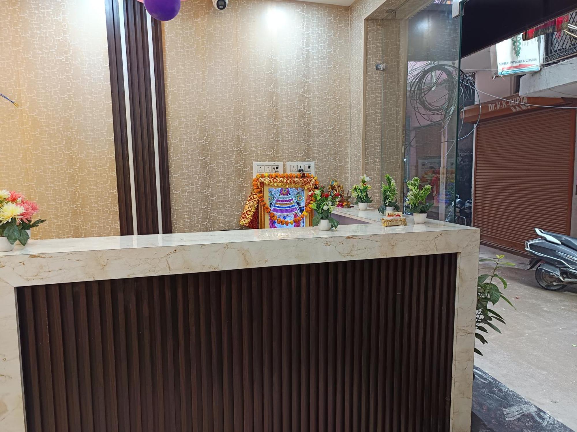 Haveli Heritage --1 Min Walk In Nizamuddin Railway Station