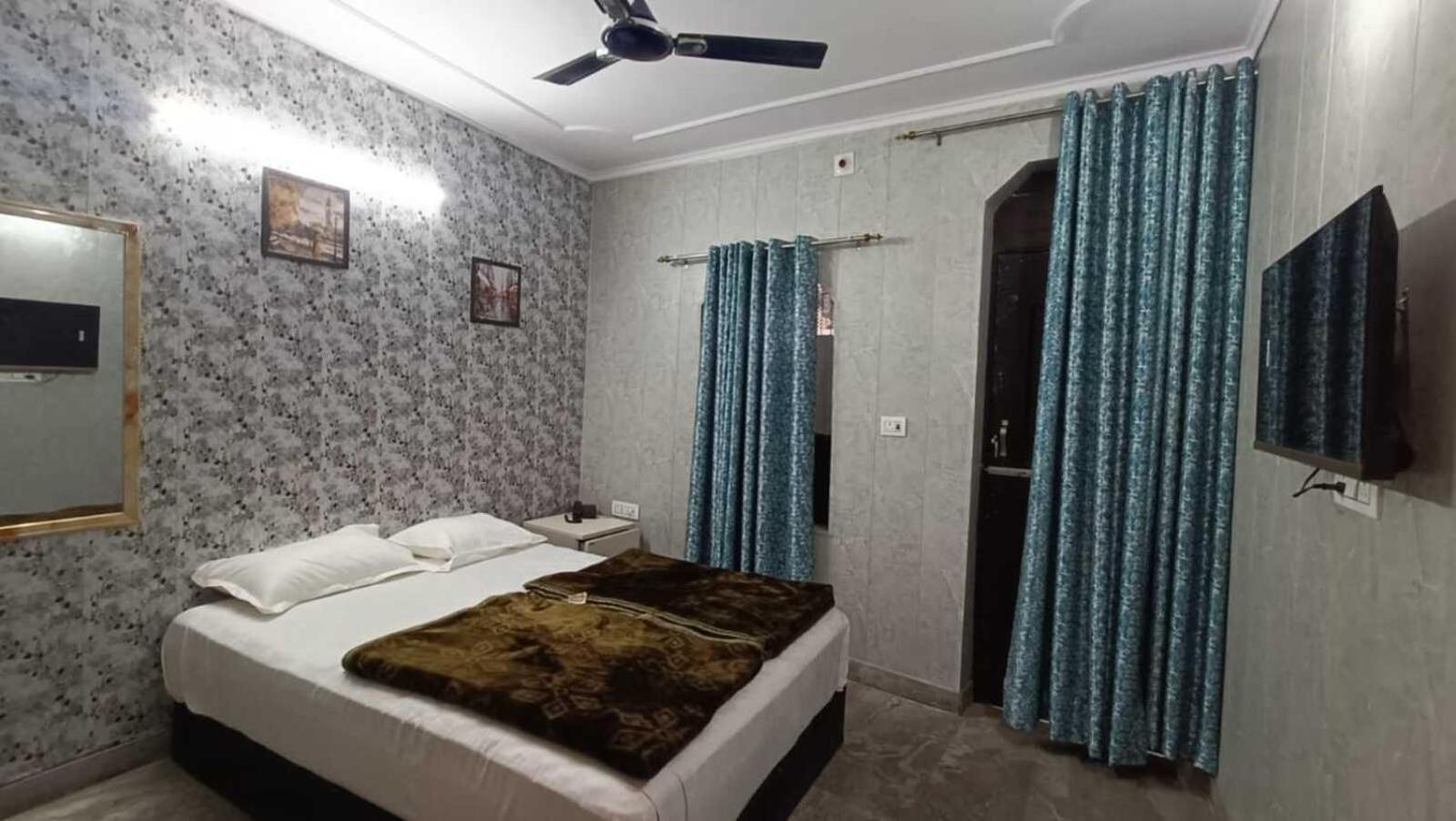 Family Hotel -1 Min Walk In Nizamuddin Railway Station 2* New Delhi