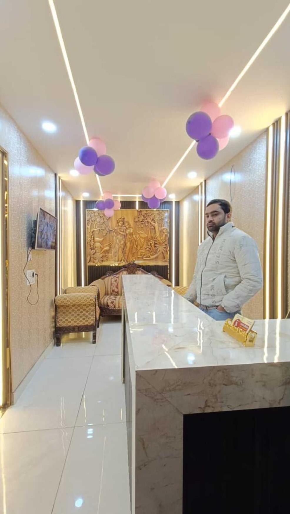 Family Hotel -1 Min Walk In Nizamuddin Railway Station New Delhi
