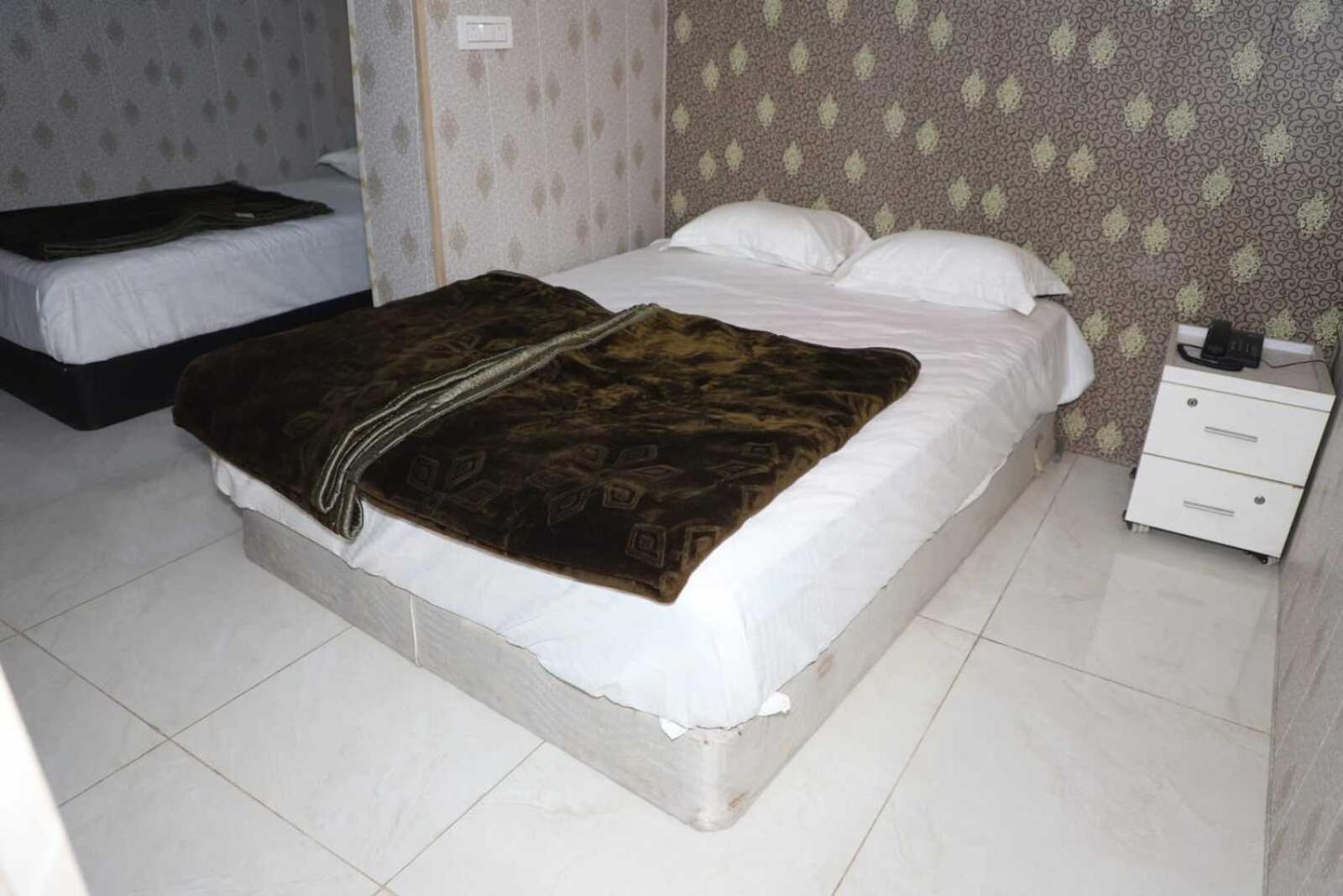 Family Hotel -1 Min Walk In Nizamuddin Railway Station Hotel New Delhi