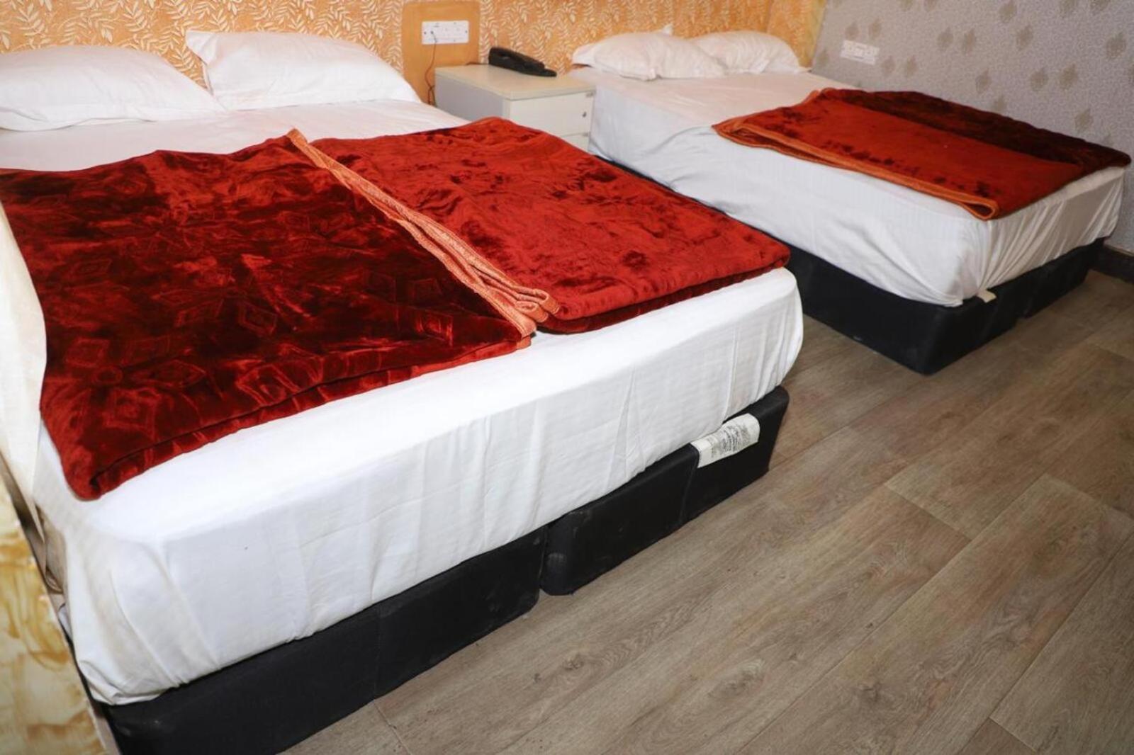 Family Hotel -1 Min Walk In Nizamuddin Railway Station