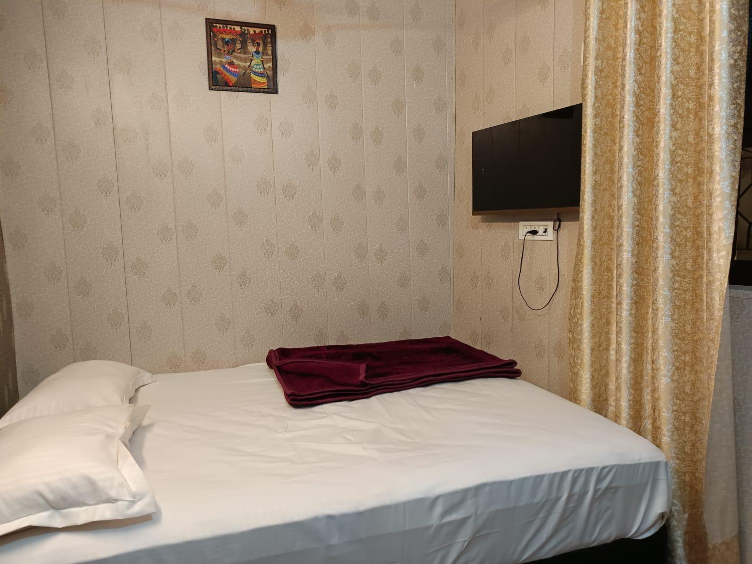 Family Hotel -1 Min Walk In Nizamuddin Railway Station
