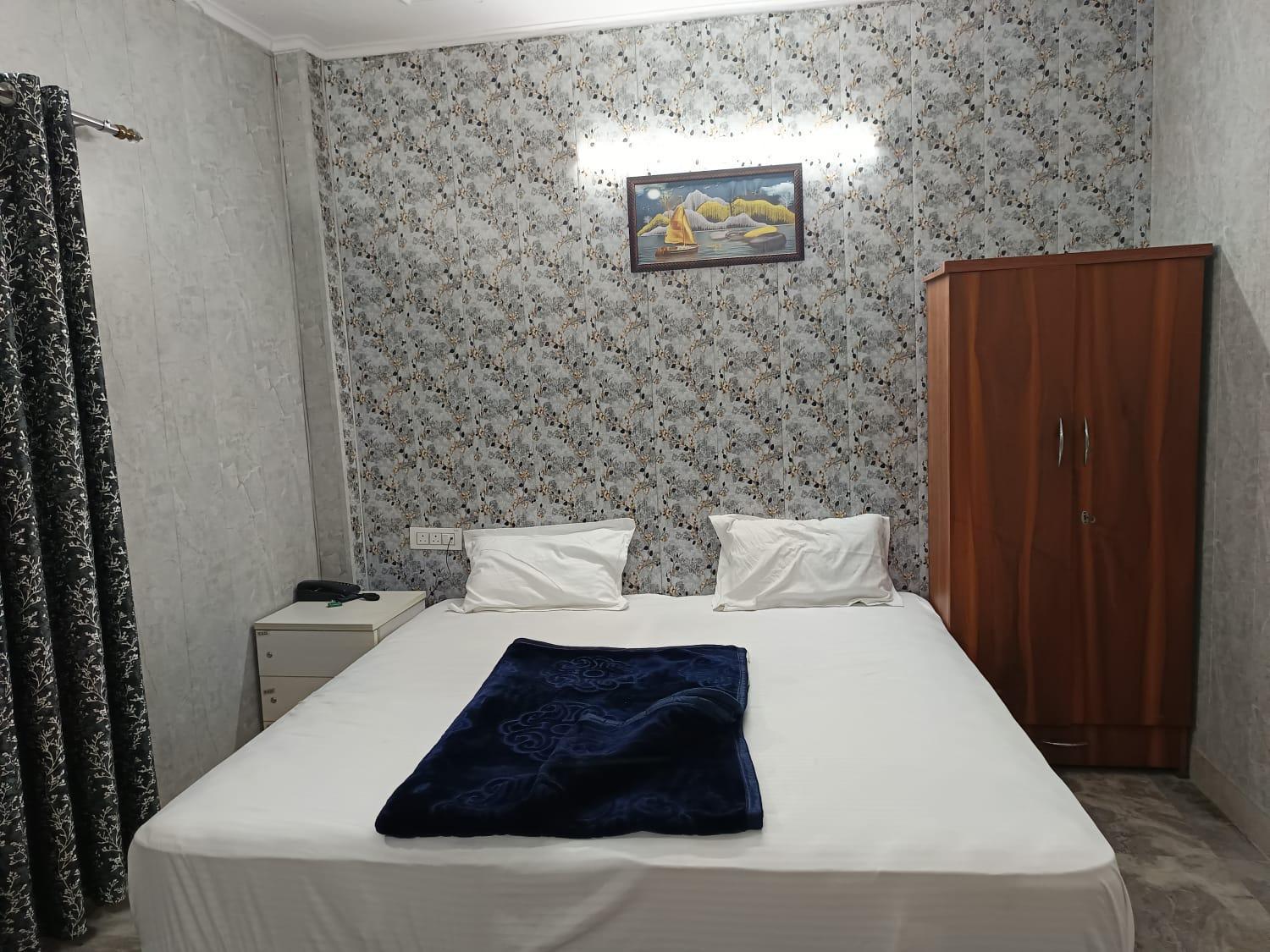 Family Hotel -1 Min Walk In Nizamuddin Railway Station