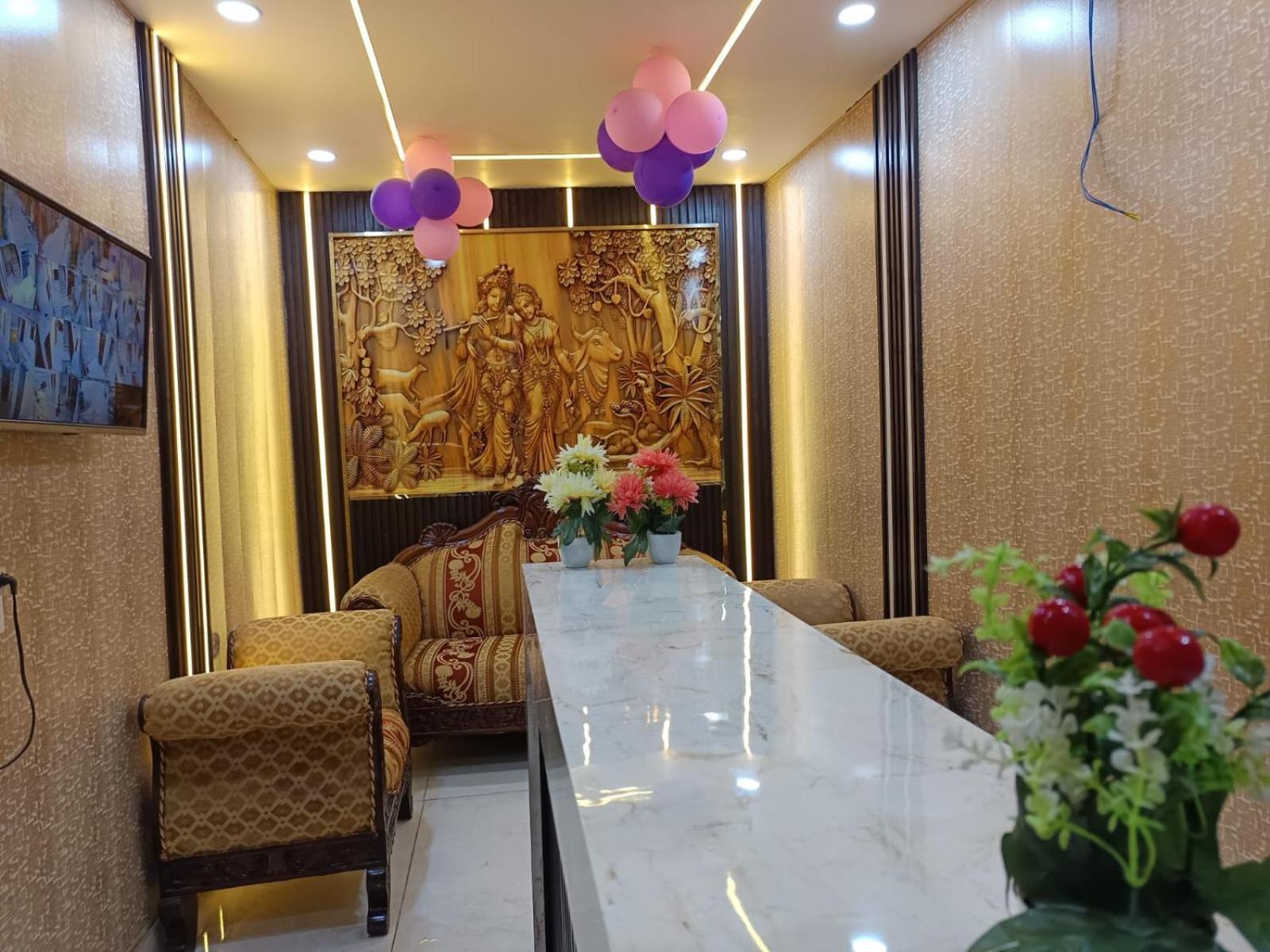 Hotel Family Hotel -1 Min Walk In Nizamuddin Railway Station